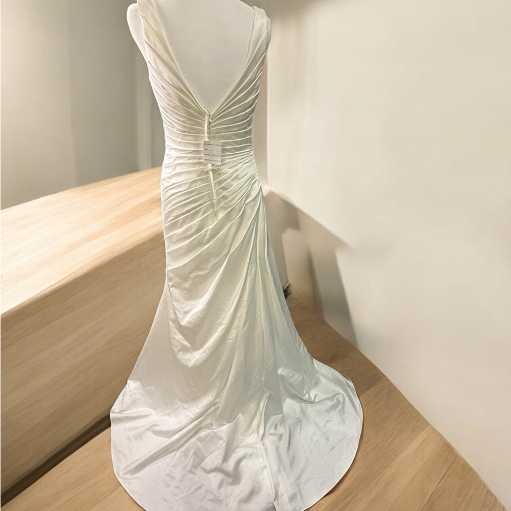 David's Bridal Cream Wedding Dress - Picture 6 of 16